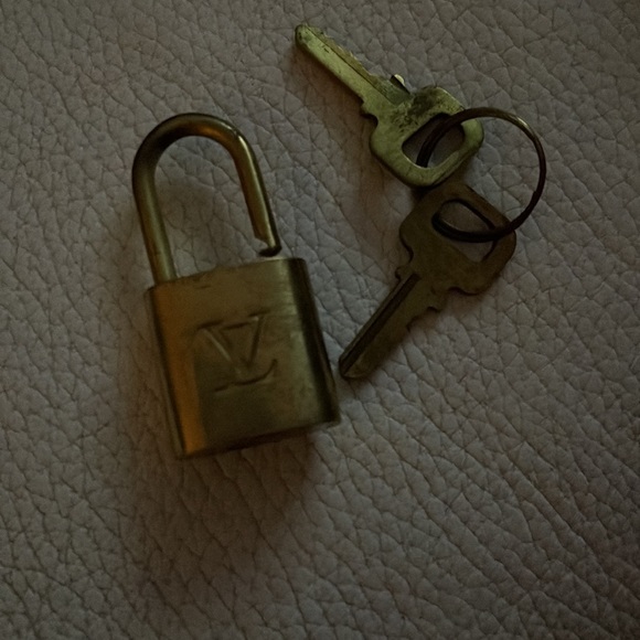 LV padlock - Picture 2 of 3